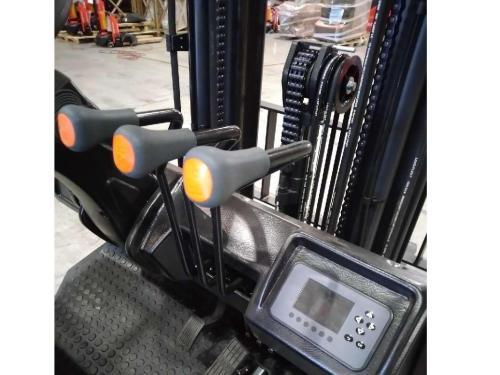 Погрузчик электрический четырехопорный NOBLELIFT FE4P20QC с грузоподъёмностью 2000 килограмм на сайте АлтайСкладМастер Погрузчик электрический четырехопорный NOBLELIFT FE4P20QC с грузоподъёмностью 2000 килограмм