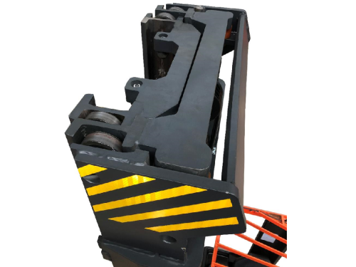Ричтрак электрический с кабиной NOBLELIFT RT20PRO с грузоподъёмностью 2000 килограмм