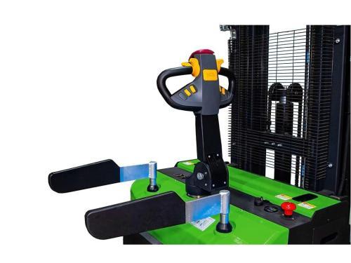 Штабелер самоходный TOR ES20T4 2Т-5,5М с платформой оператора и литий-ионной АКБ